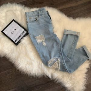 EUC BDG Low Rise Boyfriend Jeans Light Wash Sz 25